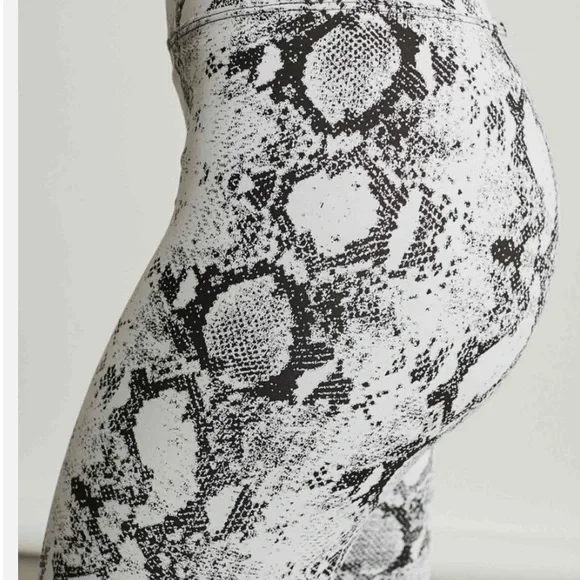 Koral Drive Python High Rise Legging - Picture 2 of 14